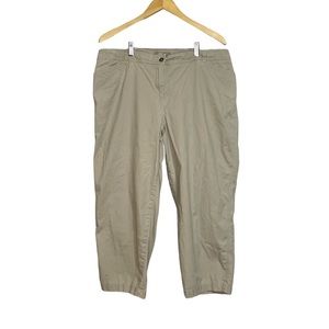 𝅺CHICO’S Khaki Capris, Size 3 (16/XL)